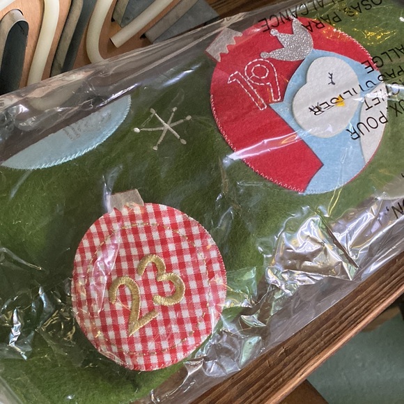 Pottery Barn Kids Felted and Fun Tree Shaped Pocketed Advent Holiday Calendar🎄 - Picture 12 of 16